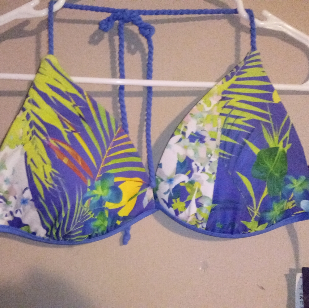 Tropical blues push-up, bathing suit bikini top, size Large. JC Penneys brand.